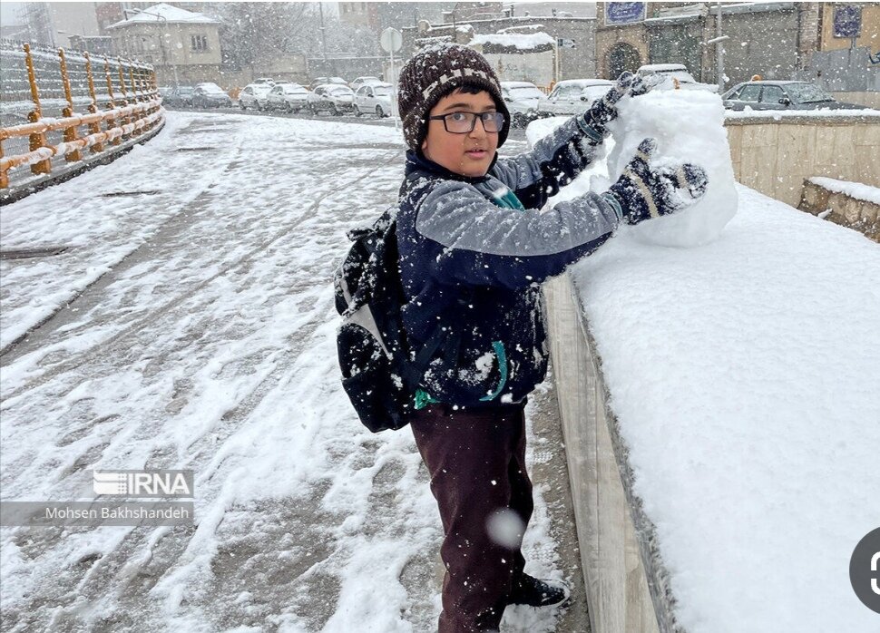 - تمامی مدارس همدان به علت بارش برف سنگین تعطیل شد