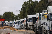 ببینید | حرکت جالب پرتقال‌فروش مصری هنگام مواجهه با کامیون کمک‌رسان به غزه