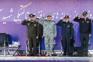 رونمایی از سامانه های پدافندی «آرمان» و «آذرخش»