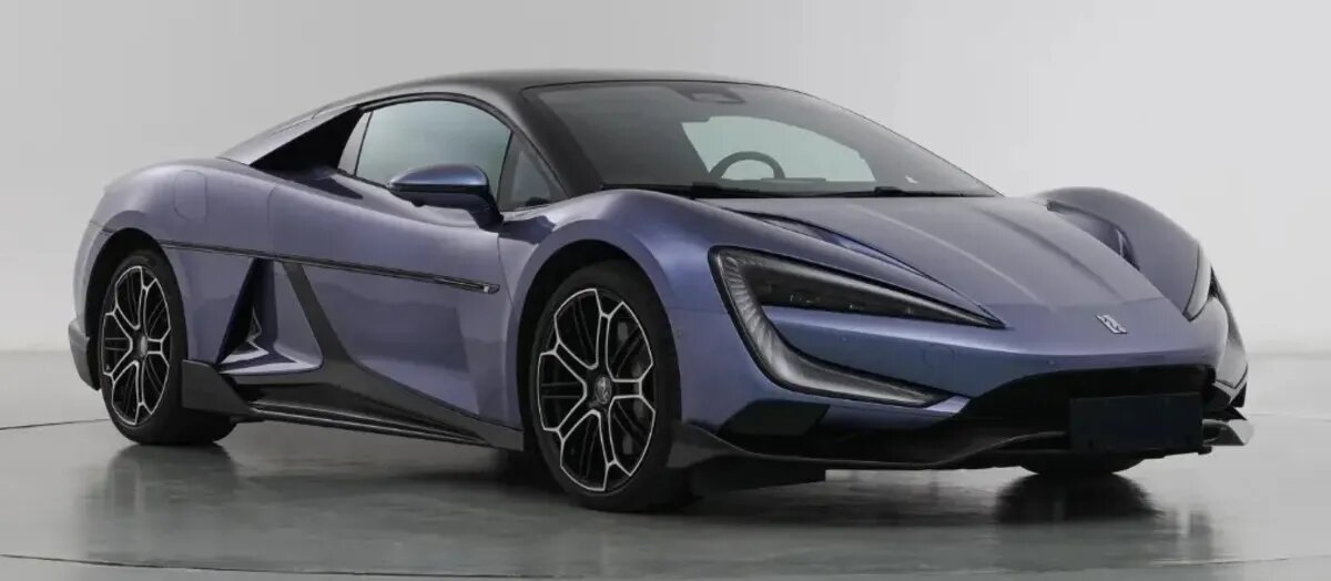 خودروی BYD YangWang U9 از نمای سهچهارم جلو