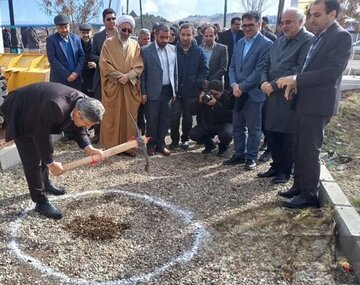 کلنگ ساخت مسکن دانشگاه بین‌المللی امام خمینی(ره) به زمین زده شد