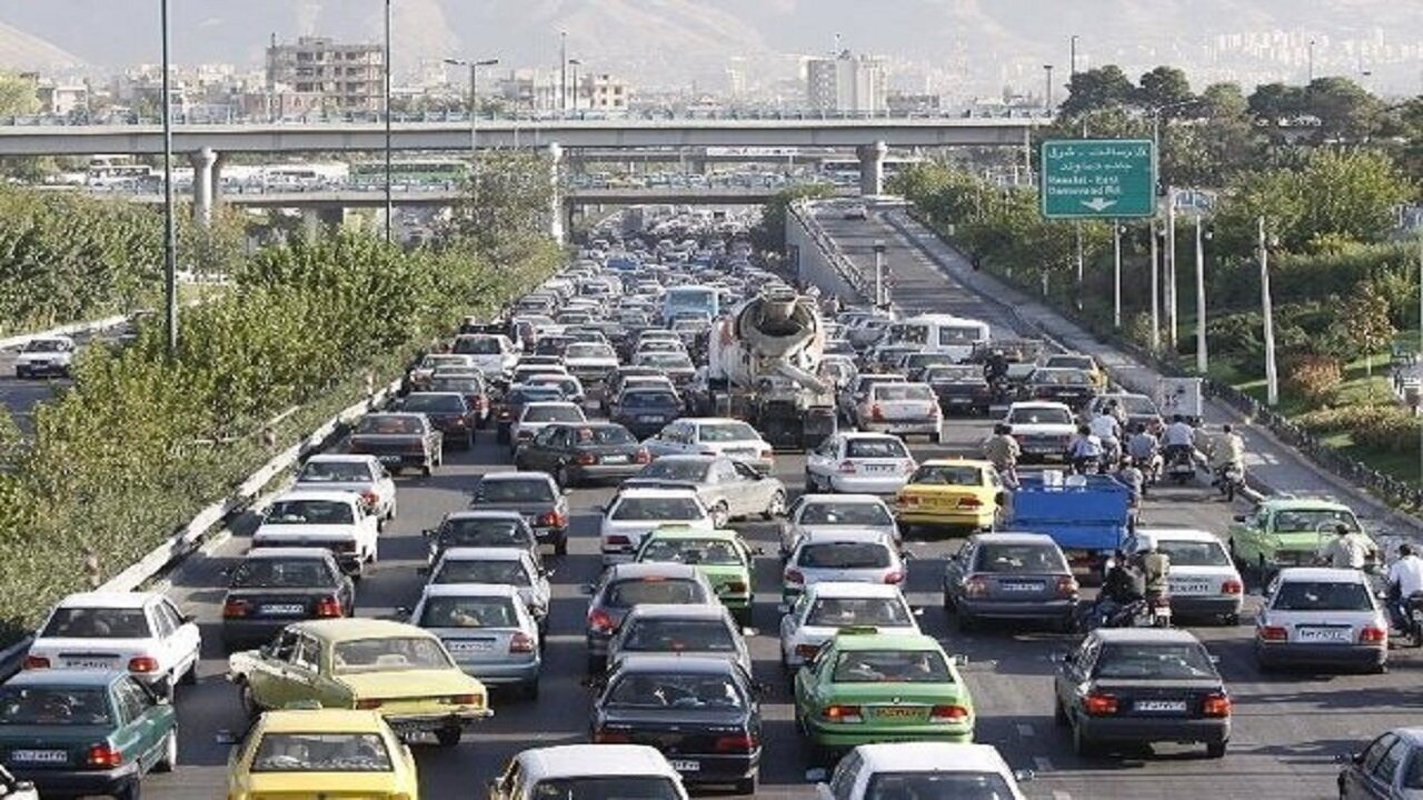 - دلیل ترافیک سنگین امروز در خیابان آزادی تهران چه بود؟