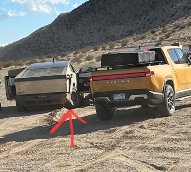 سایبرتراک در آفرود واقعی / اسباببازی یا ابرقهرمان؟ 3 سایبرتراک در آفرود واقعی / اسباببازی یا ابرقهرمان؟