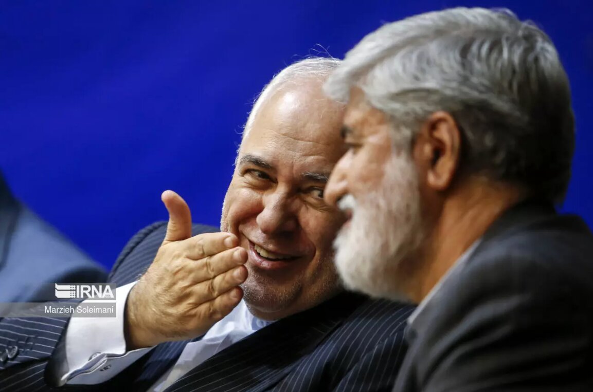 تصاویری از خنده‌های ظریف با امام جمعه تهران و سخنان در گوشی سیاسیون