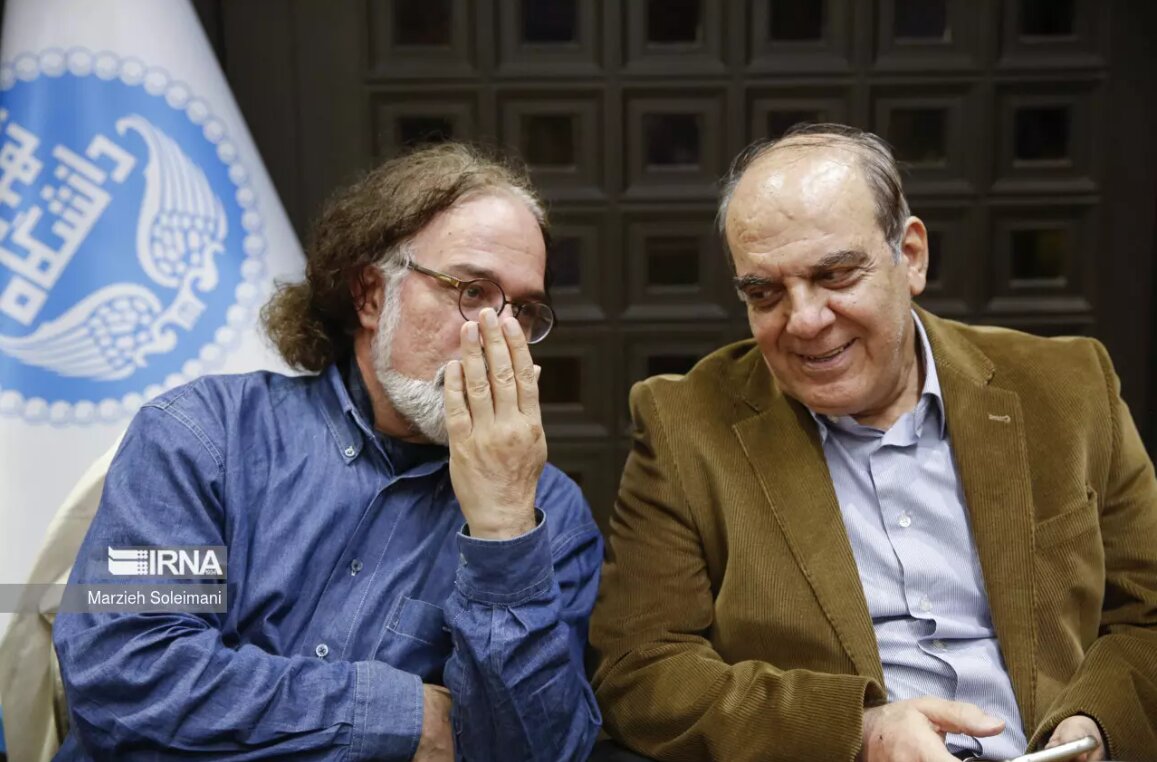 تصاویری از خندههای ظریف با امام جمعه تهران و سخنان در گوشی سیاسیون