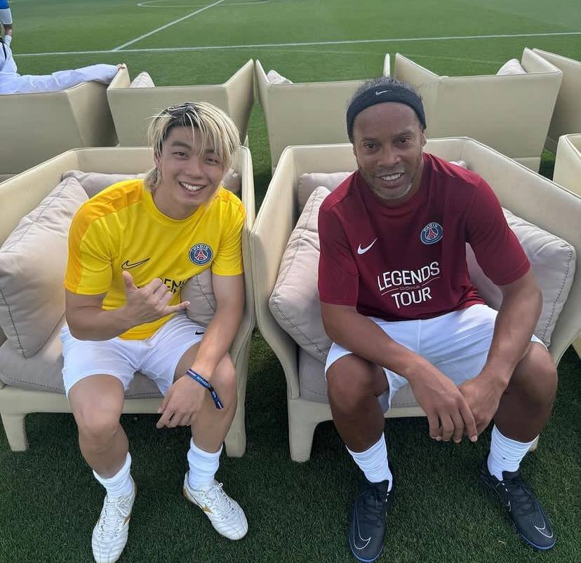 عکس| ملاقات رونالدینیو با بلاگر معروف در قطر