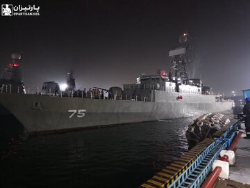 تصاویر | اولین عکس‌ها از سانحه برای ناوچه سهند در بندرعباس