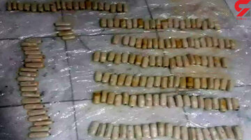 دستگیری چهار مسافر که 350 بسته هروئین را بلعیده بودند