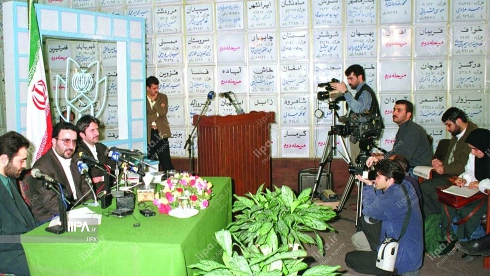 عکسهایی از روز انتخابات مجلس ششم/ رهبر انقلاب، آیت الله هاشمی و ناطق نوری پای صندوق رای