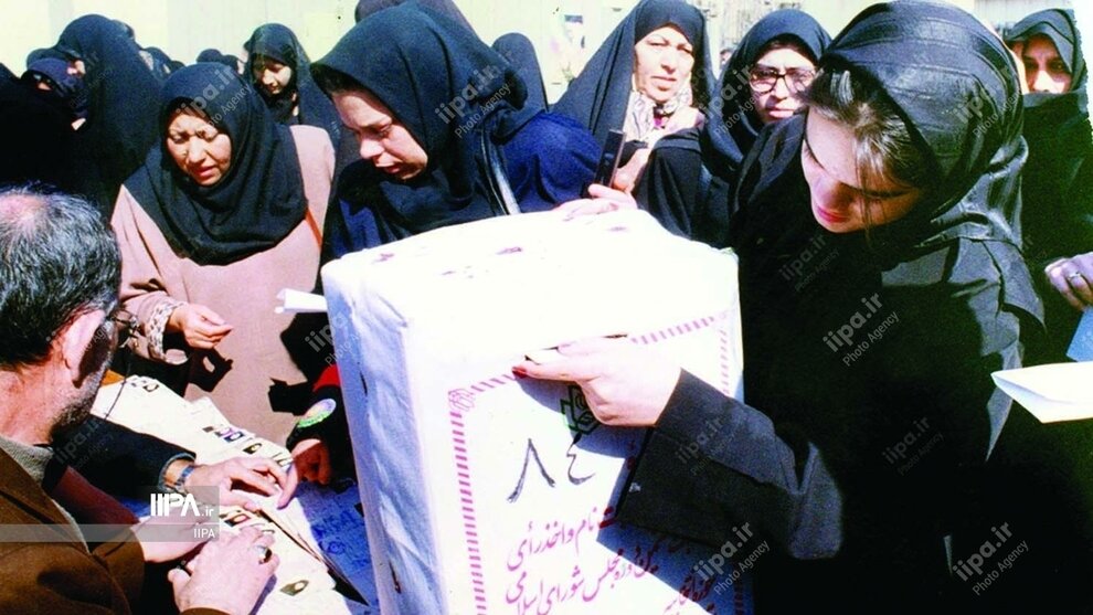 عکسهایی از روز انتخابات مجلس ششم/ رهبر انقلاب، آیت الله هاشمی و ناطق نوری پای صندوق رای