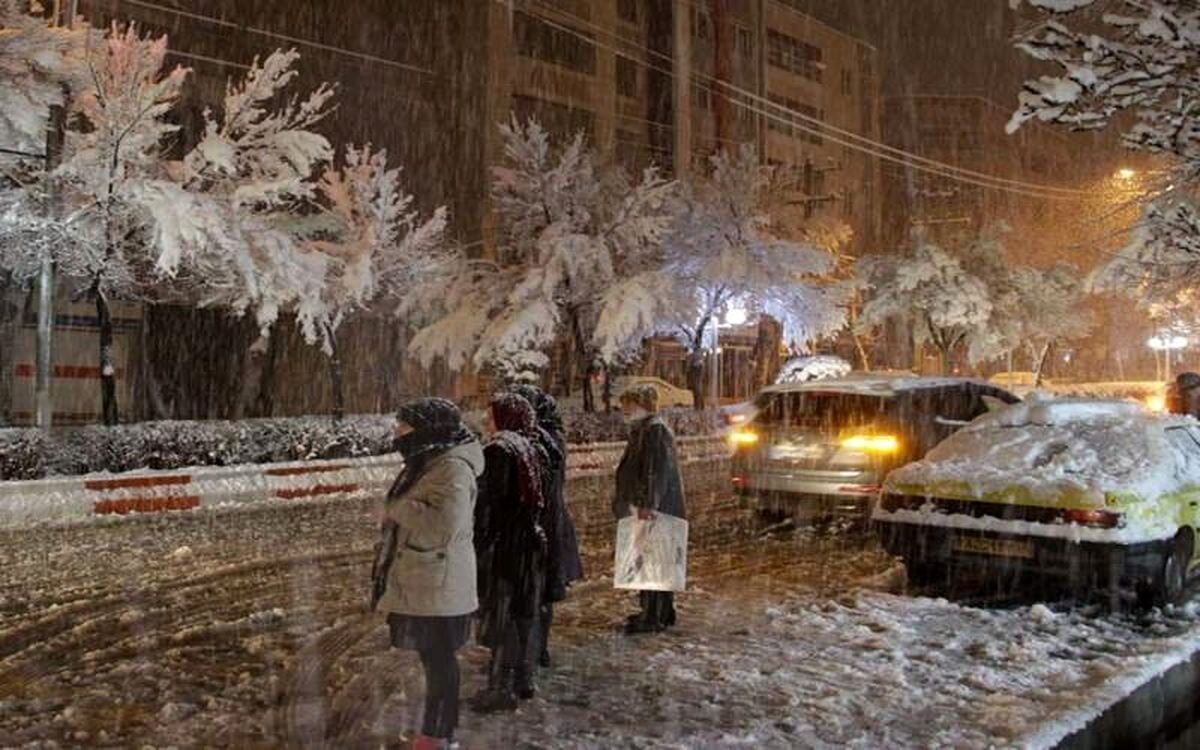 ببینید | بارش شدید برف و تگرگ در شمال شهر تهران