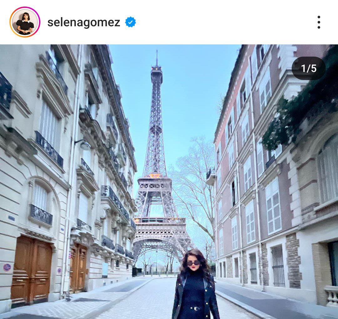سلنا گومز در کنار برج ایفل پاریس/ عکس
