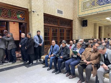 حضور پرتعداد دولتمردان حسن روحانی در مراسم ختم یک اصلاح‌طلب/ هادی خامنه‌ای و احمد توکلی هم بودند +عکس