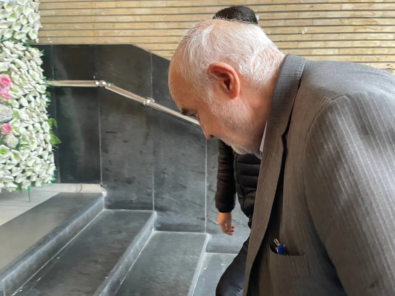 حضور پرتعداد دولتمردان حسن روحانی در مراسم ختم یک اصلاحطلب / احمد توکلی و منتجبنیا هم بودند + عکس 9