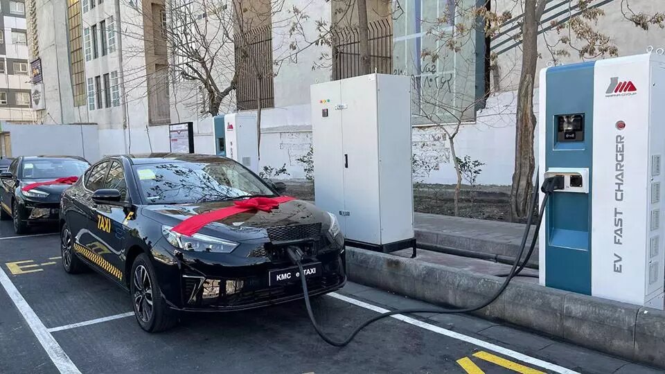 تاکسیهای جدید تهران به میدان آمدند/ عکس 2 تاکسیهای جدید تهران به میدان آمدند/ عکس