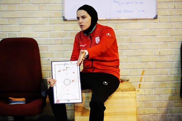 عذرخواهی سرمربی سپاهان از قلعهنویی؛ او پرافتخارترین سرمربی ایران است!