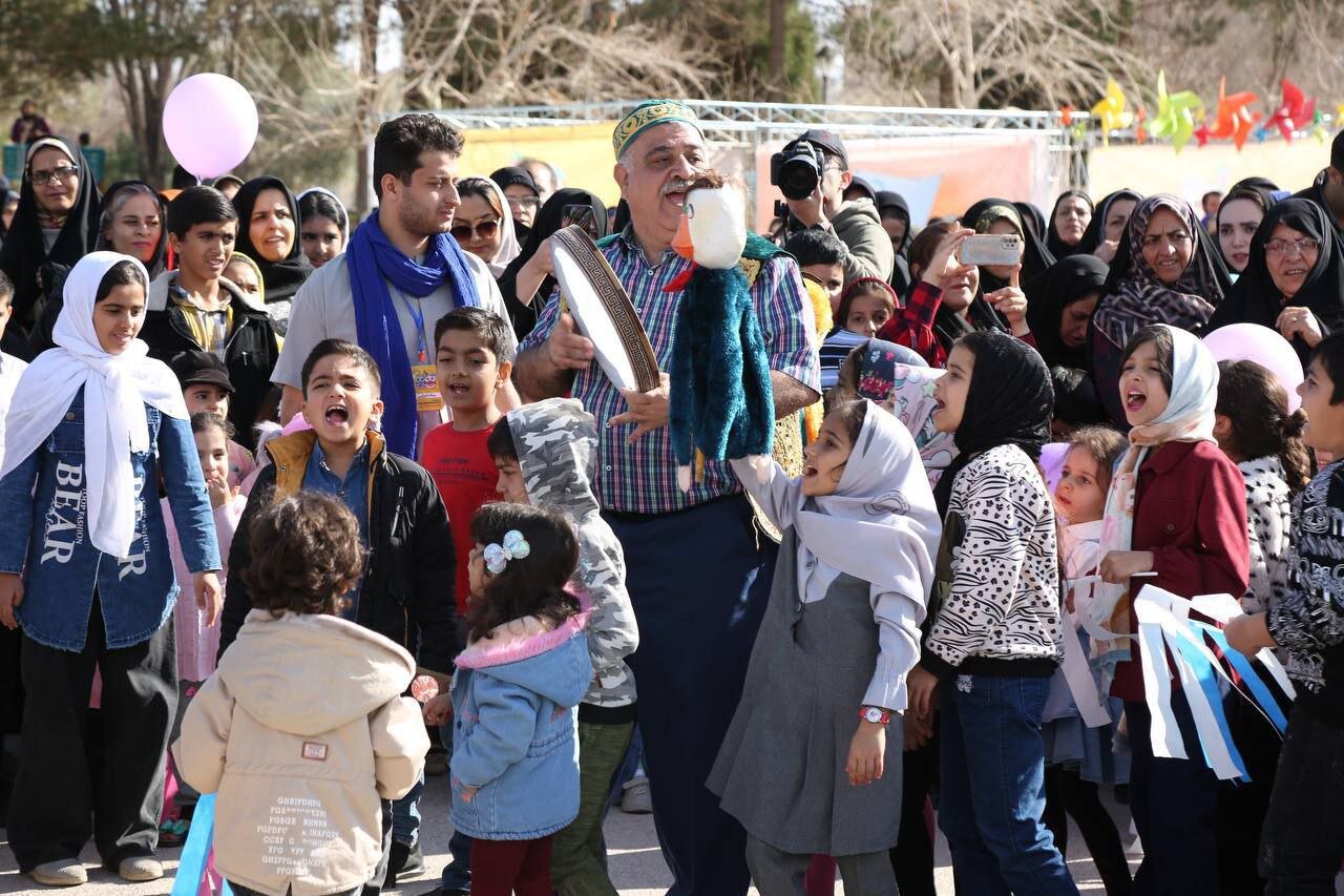 کاتالوگ بیست و هشتمین جشنواره بین‌المللی تئاتر کودک و نوجوان اردکان منتشر شد