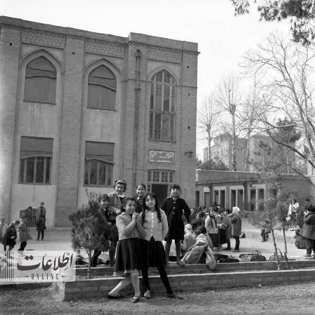 عکس دختران دانش‌آموزان ۶۰ سال قبل در ایران