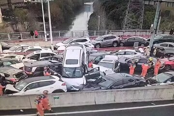 تصویری عجیب از تصادف زنجیره‌ای بیش از ۱۰۰ خودرو در این کشور شرقی