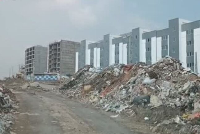 عکسی از دپوی نخاله بیخ گوش خانههای مردم