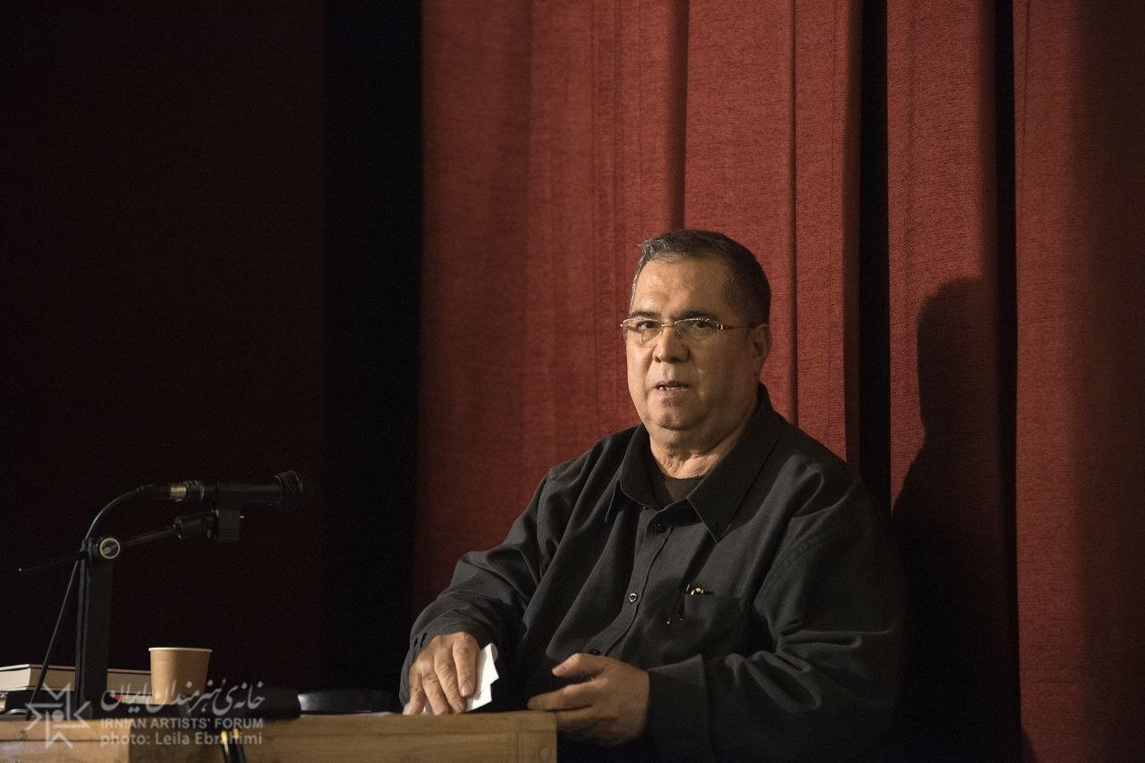 محمدرضا اصلانی: آنچه حاصل این سالهاست نه حاصل یک رنج بلکه حاصل یک جنگ عظیم است/ نسل جوان پرچمی را برافراشته که این پرچم برافراشته باقی خواهد ماند