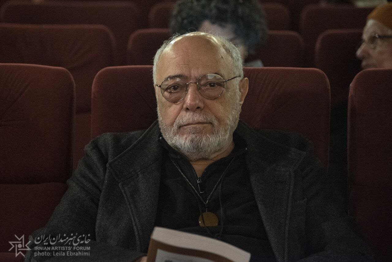 محمدرضا اصلانی: آنچه حاصل این سالهاست نه حاصل یک رنج بلکه حاصل یک جنگ عظیم است/ نسل جوان پرچمی را برافراشته که این پرچم برافراشته باقی خواهد ماند