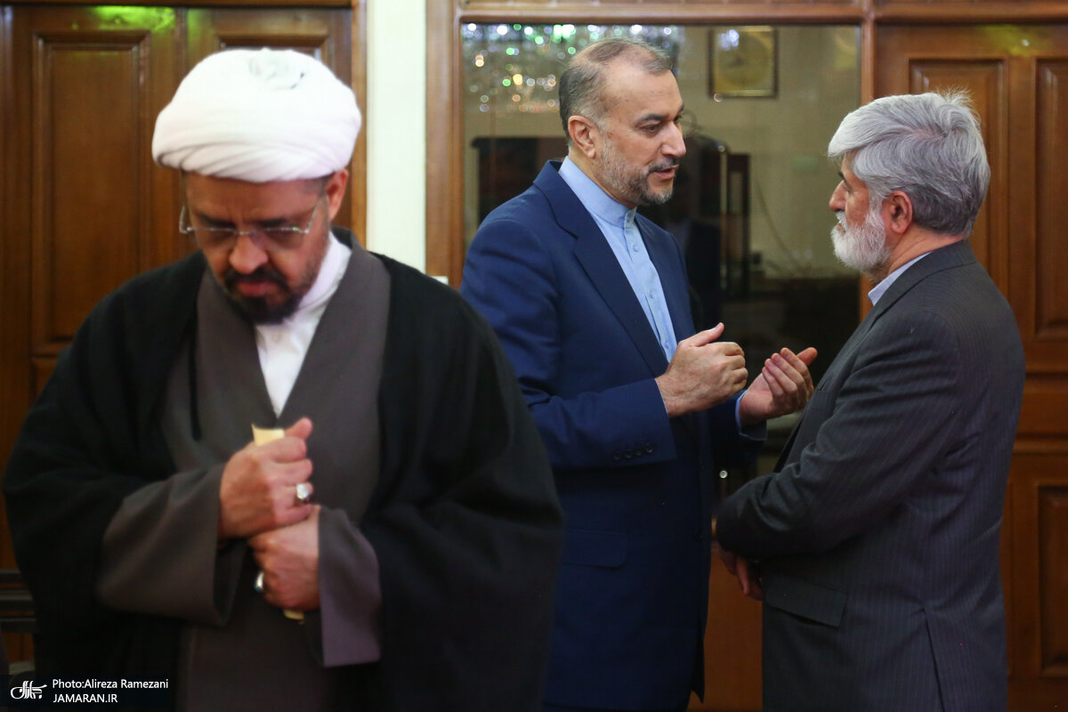 عکسی از وزیر رئیسی در مراسم سالگرد مادر علی مطهری