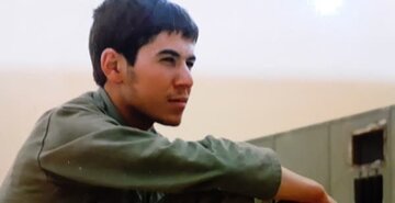 رای دادن به آیتالله خامنهای با دست خونی! +عکس رای دادن به آیتالله خامنهای با دست خونی! +عکس