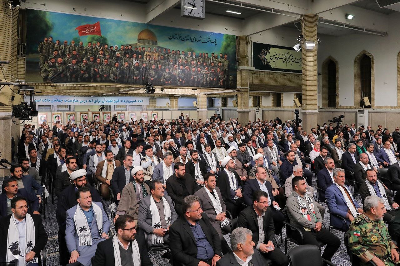 تصاویری از دیدار امرو رهبر انقلاب با حضور چهرههای نظامی/ محسن رضایی هم بود