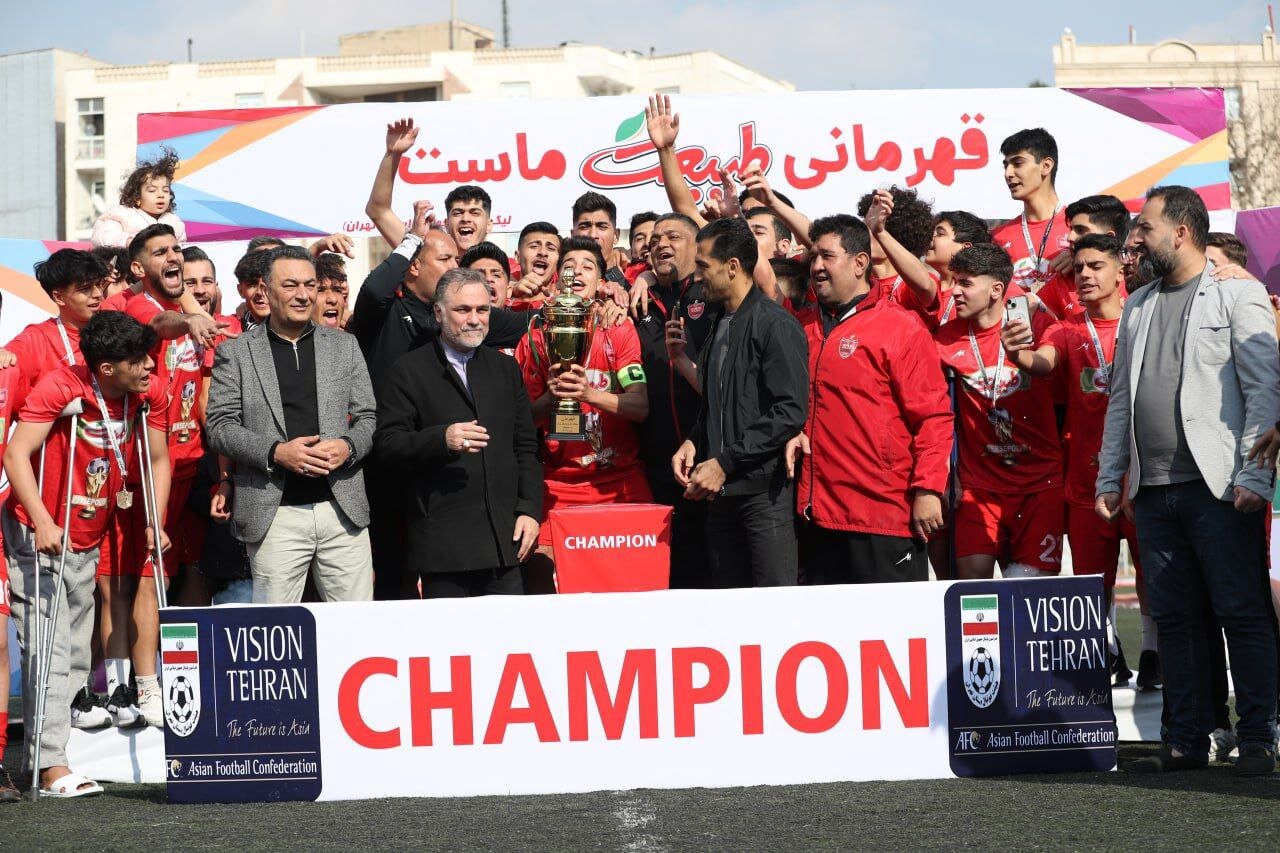 عکس‌| همسر هادی نوروزی در جشن پرسپولیس؛ هانی قهرمان شد!