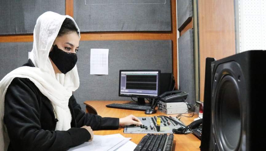 طالبان: تماس تلفنی دختران با رسانه‌ها ممنوع!