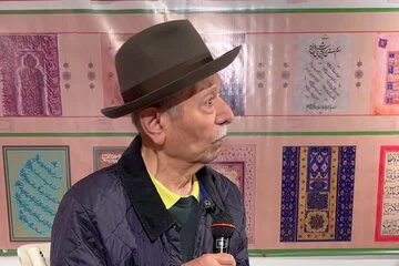 ترانه‌خوانی شادمانه علی نصیریان در 90 سالگی / فیلم