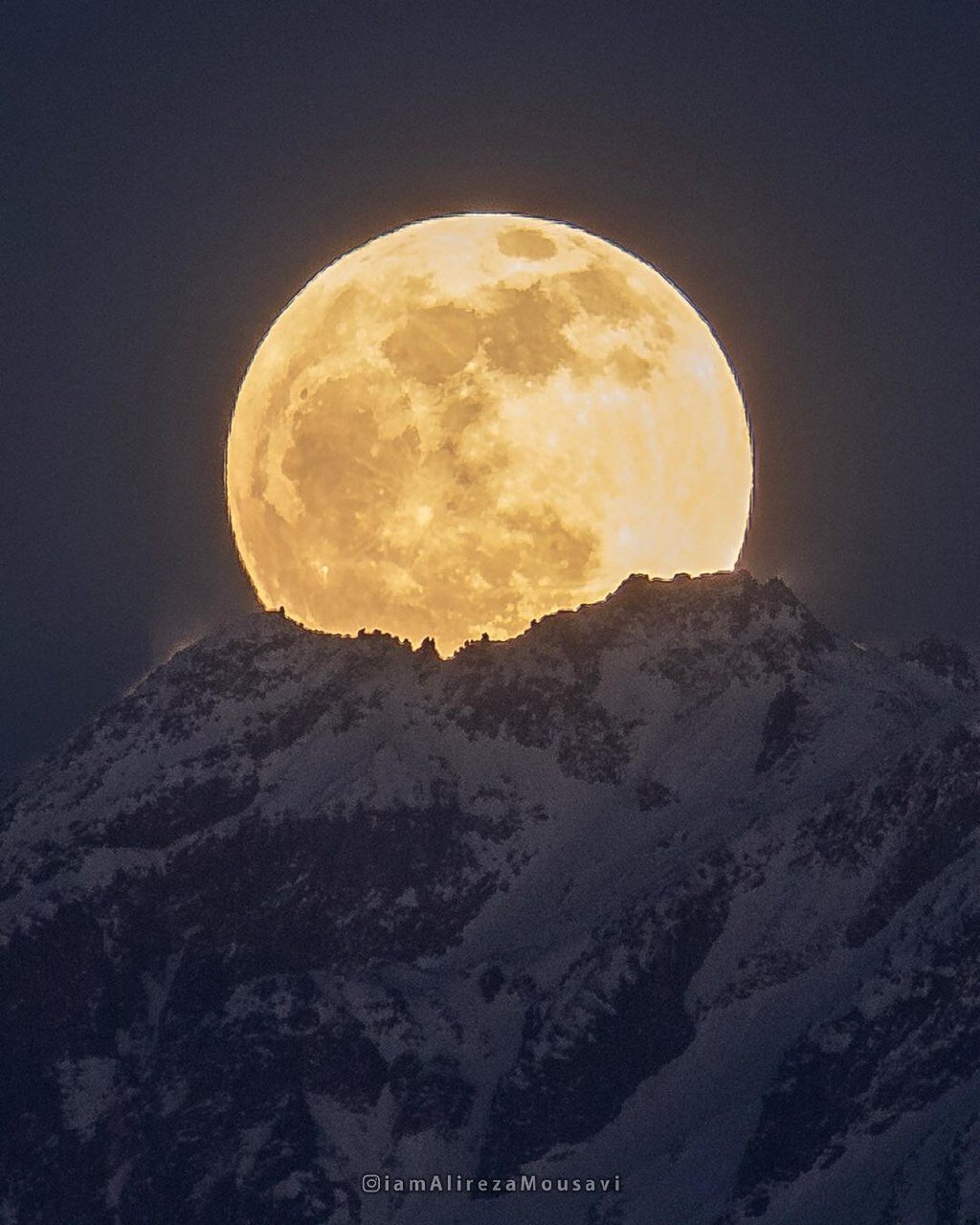 عکس | طلوع زیبای ماه کامل بر فراز قله سبلان