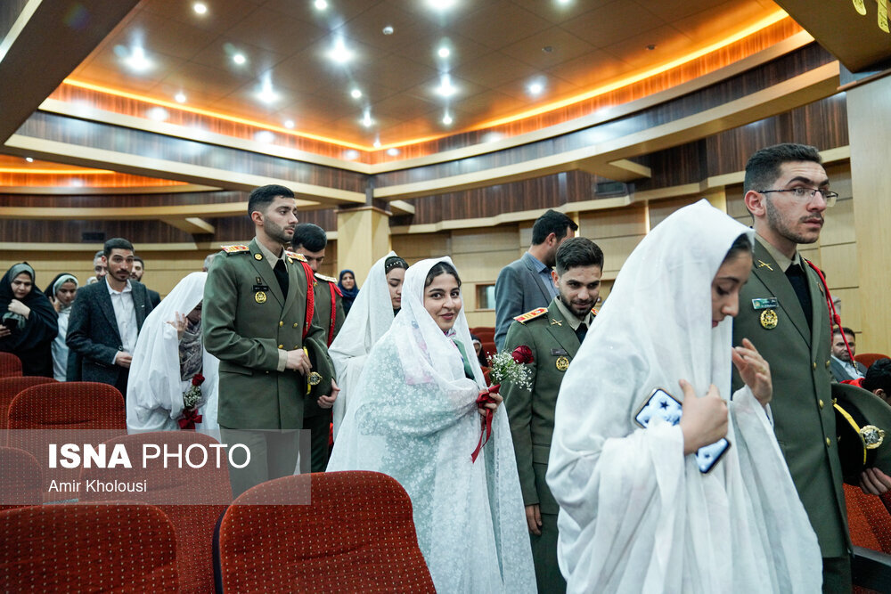 کلاه ارتش سر عروس خانم/ تصاویری جالب از مراسم ازدواج افسران ارتش