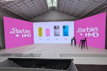 موبایل باربی به بازار میآید