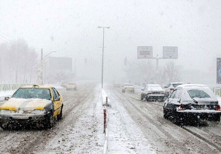 ببینید | ترافیک چند کیلومتری اتوبان تهران به ساوه بعلت یخ‌زدگی