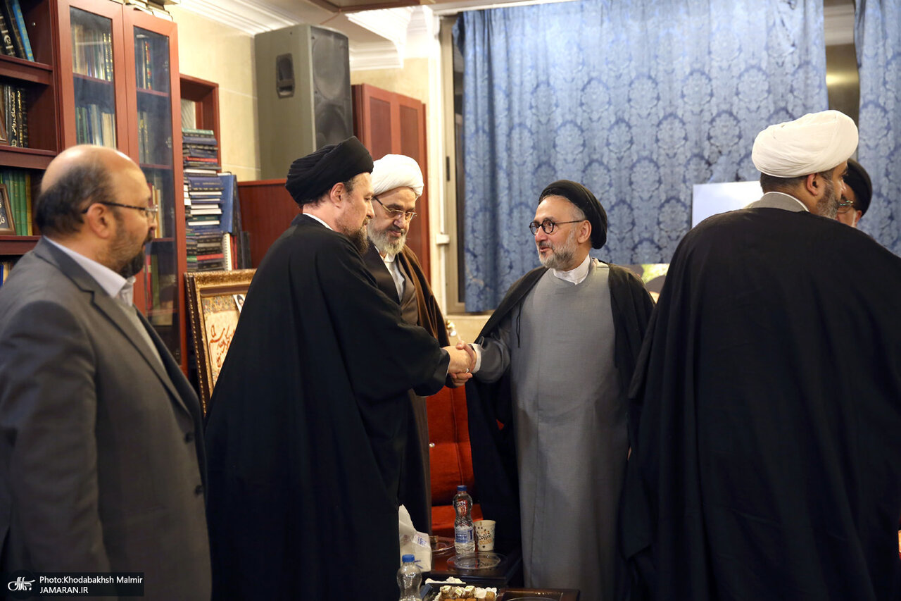 تصاویری از حضور اصلاح طلبان در منزل آیت الله موسوی بجنوردی/جهانگیری، انصاری و پورمحمدی هم آمدند+ عکس