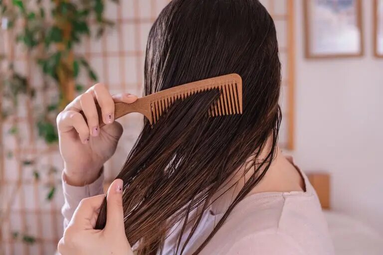 افزایش سن چطور سلامت موها را تحت تأثیر قرار میدهد؟/ نکاتی برای تقویت مو