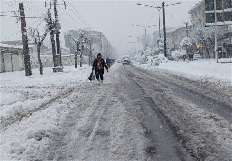وضعیت خیابان‌های رشت پس از بارش سنگین برف/ عکس