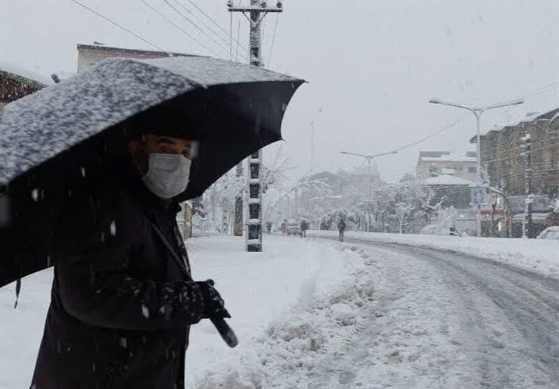 وضعیت خیابان‌های رشت پس از بارش سنگین برف/ عکس