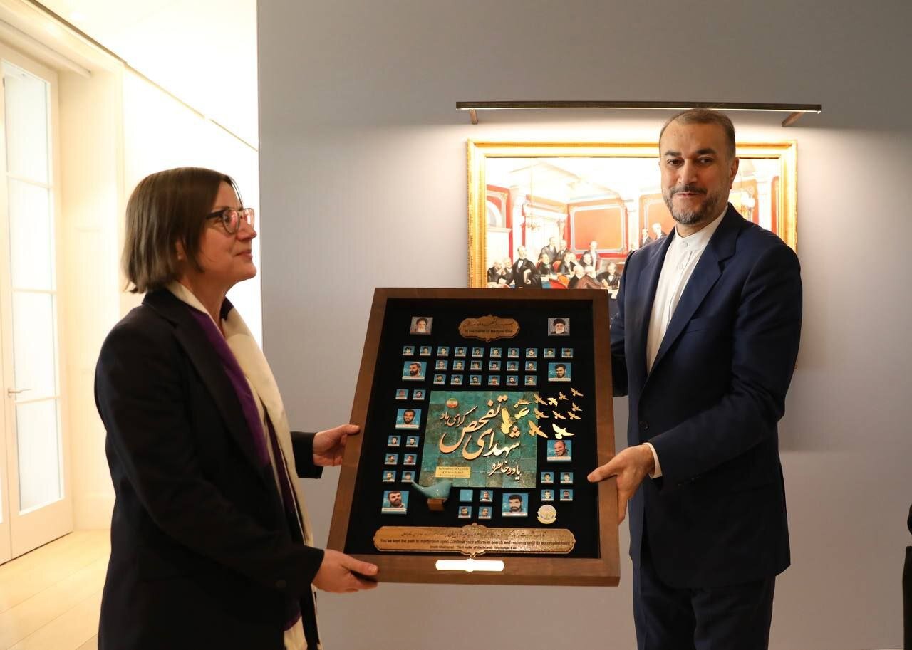 لوح شهدای ایران وارد موزه صلیب سرخ شد/عکس