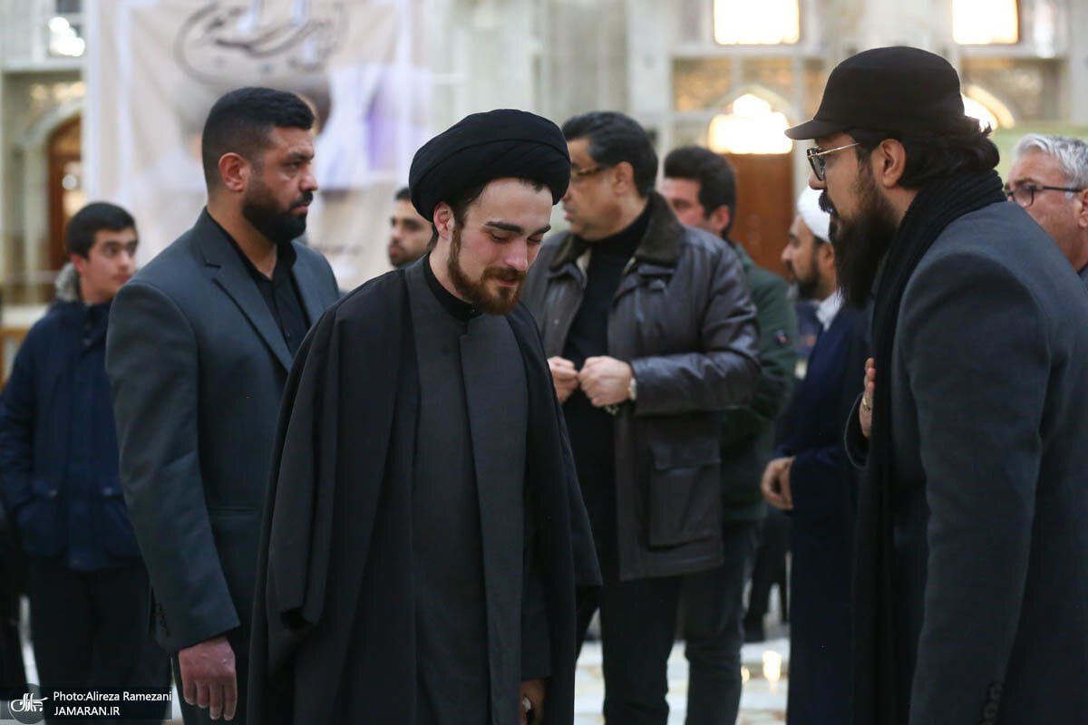 گریه شدید سیداحمد خمینی در مراسم آیت الله موسوی بجنوردی +عکس