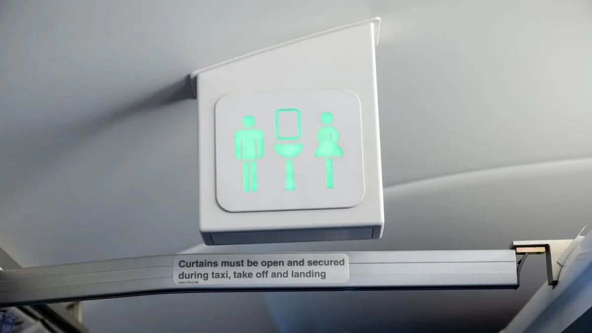 - اخراج از هواپیما بخاطر استفاده مکرر و متوالی از دستشویی
