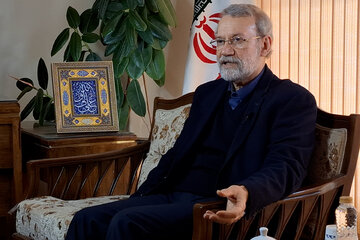 هشدار صریح علی لاریجانی درباره خطر دیکتاتوری / نباید برای حکومت ها، زندگی کردن با اقلیت عادت شود