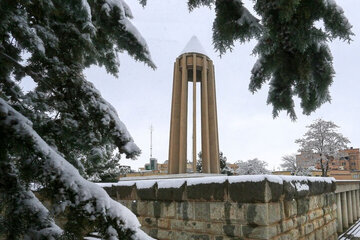 عکس | آرامگاه ابوعلی سینا در یک روز برفی