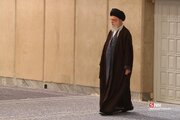 ببینید | واکنش دختربچه‌ها در لحظه ورود رهبر انقلاب به حسینیه امام خمینی(ره)