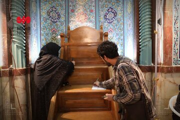 استقبال مردم در ساعات ابتدایی شروع اخذ رای در حسینیه ارشاد