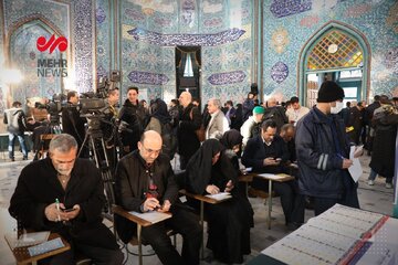 استقبال مردم در ساعات ابتدایی شروع اخذ رای در حسینیه ارشاد