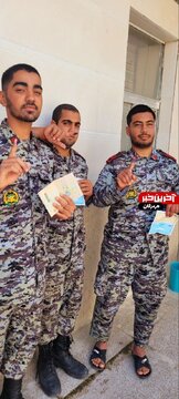 مشارکت پرشور دریادلان ارتش جمهوری اسلامی در پای صندوق رای پایگاه دریایی مکران روستای آبکوهی لیردف