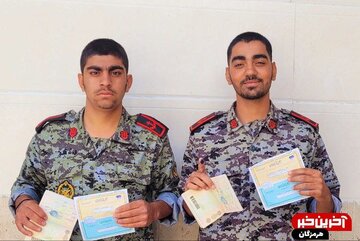 مشارکت پرشور دریادلان ارتش جمهوری اسلامی در پای صندوق رای پایگاه دریایی مکران روستای آبکوهی لیردف